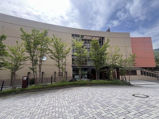 「赤沢日帰り温泉館」に隣接している「赤沢温泉ホテル」