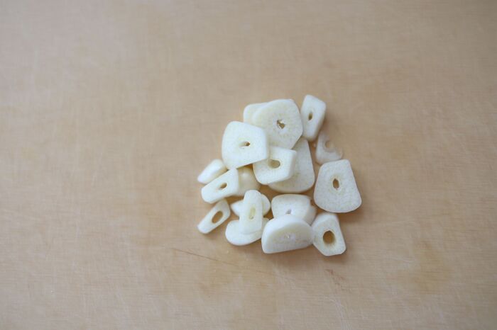 にんにく、野菜室に入れてたら損！実は「冷凍」が正解だった♡今知っておきたい長持ち保存ワザ