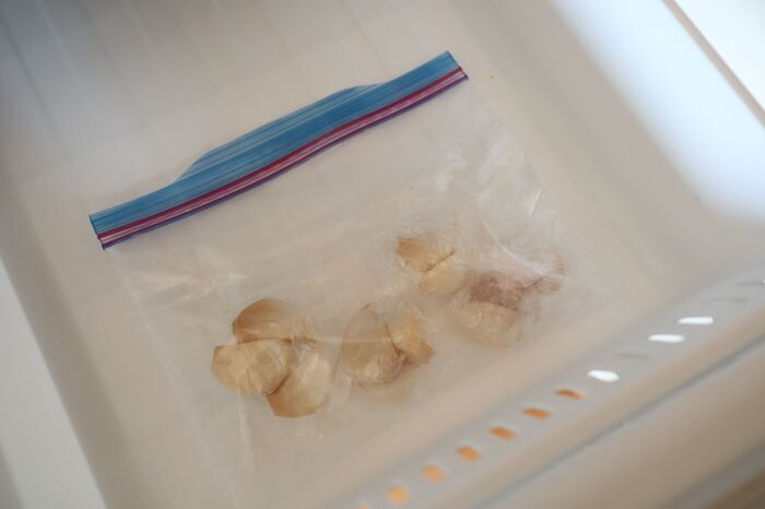 にんにく、野菜室に入れてたら損！実は「冷凍」が正解だった♡今知っておきたい長持ち保存ワザ