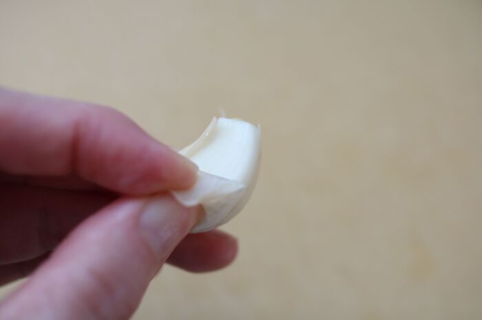 にんにく、野菜室に入れてたら損！実は「冷凍」が正解だった♡今知っておきたい長持ち保存ワザ