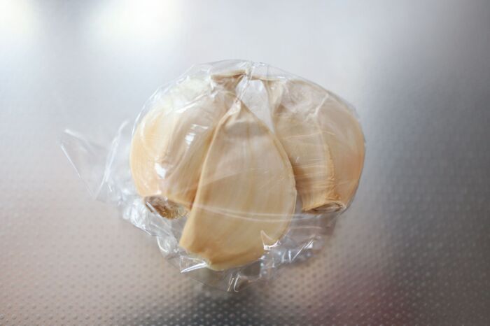 にんにく、野菜室に入れてたら損！実は「冷凍」が正解だった♡今知っておきたい長持ち保存ワザ