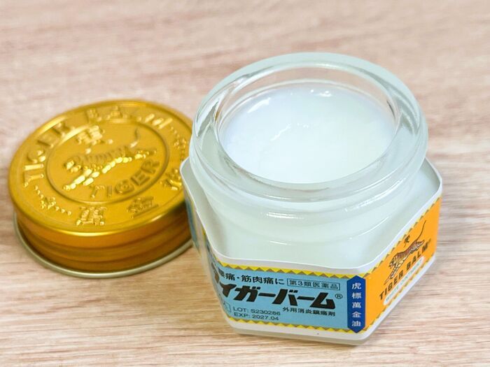 雨の日は白の『タイガーバーム』！偏頭痛や肩こりの痛みを緩和にも使えます