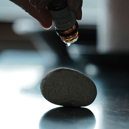 淡路島の耕作放棄地を再生し、香りへと変換。精油ブランド「maf」が3製品を発表