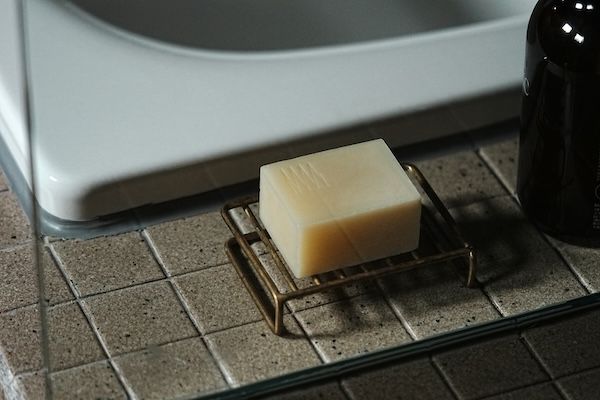 淡路島の耕作放棄地を再生し、香りへと変換。精油ブランド「maf」が3製品を発表