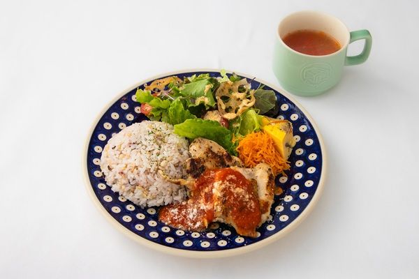 【福岡県福岡市】「友安製作所とハンバーガー」が全面リニューアル！本格的なカフェ&ダイニングに