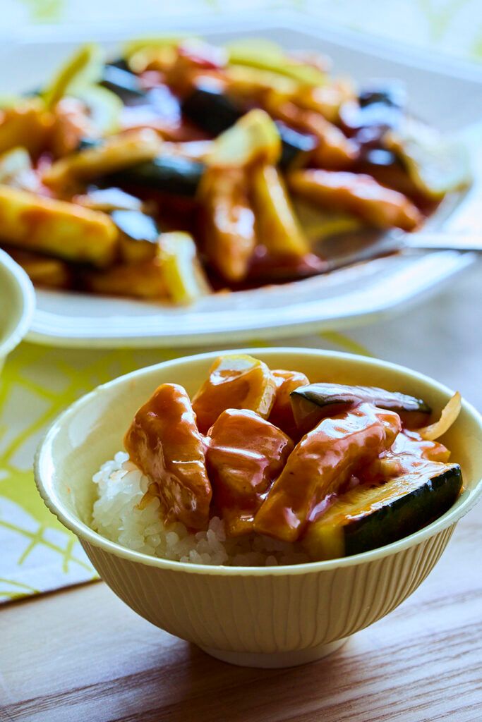 鶏むねとズッキーニのレモン甘酢炒め