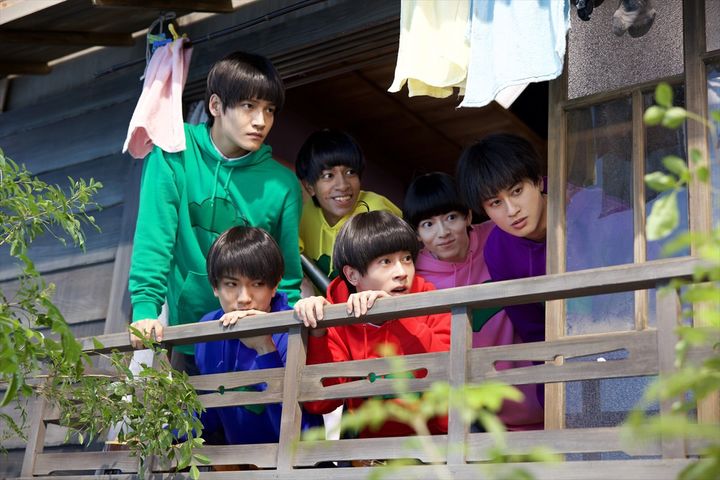 Aぇ！ group「僕たちには、愛と信頼がある」 西村拓哉と“6つ子”役抜てきで目指す前作超え【実写映画『おそ松さん』インタビュー】 width=