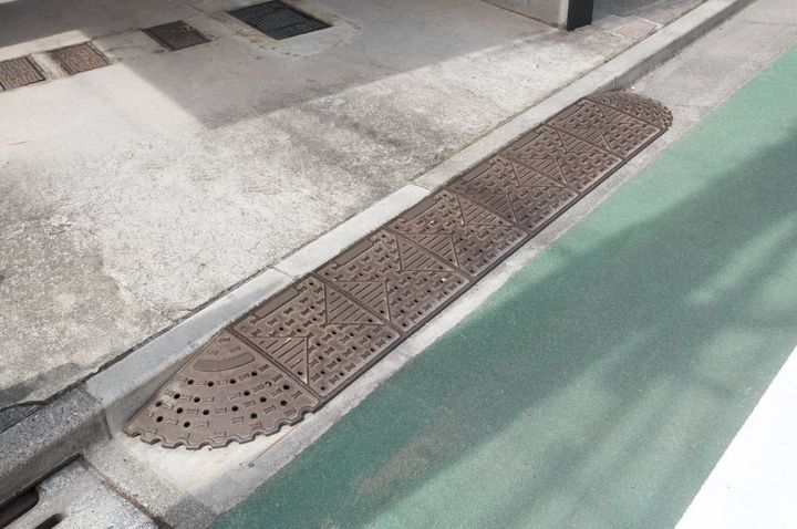 段差スロープを道路上に設置するのは違法？（画像はイメージ）