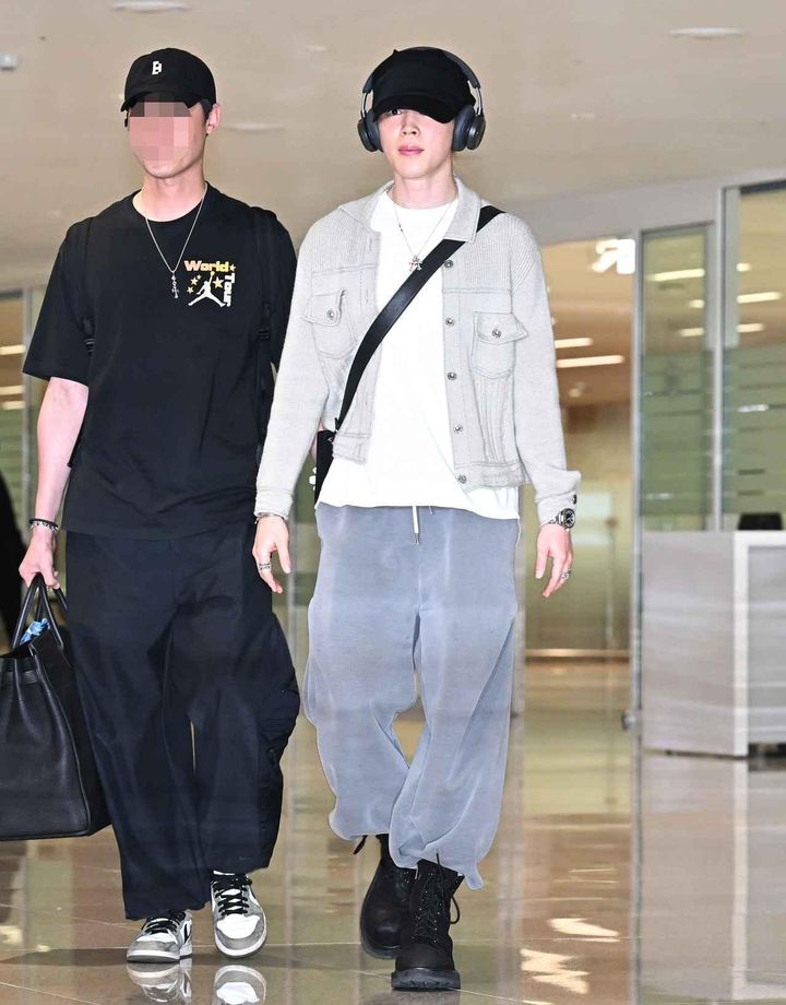 画像: BTSジミンの最新私服は“ゆるワイドパンツ”が主役