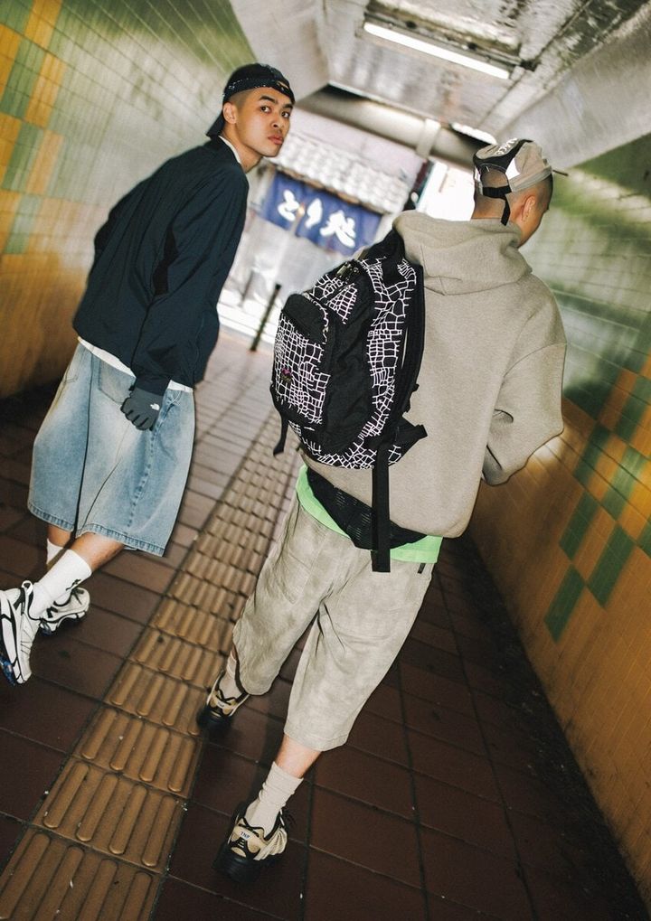 ダウンスとセダンオールパーパスの、幼くならないデニムハーフパンツ