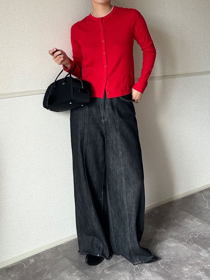 ユニクロ ポインテールカーディガン style①NGコーデ ボタンを閉じたデニム合わせ