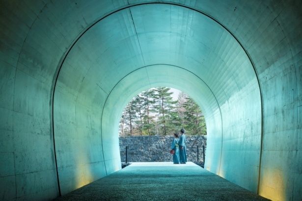 トンネルを抜けると、草津温泉街へつながる