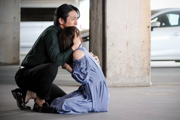 【写真・画像】「もういらないならはっきり言って…」 投げ飛ばされた不倫妻が涙の懇願→愛人が即謝罪に海外逃亡提案も… 『余命3ヶ月のサレ夫』第7話 2枚目