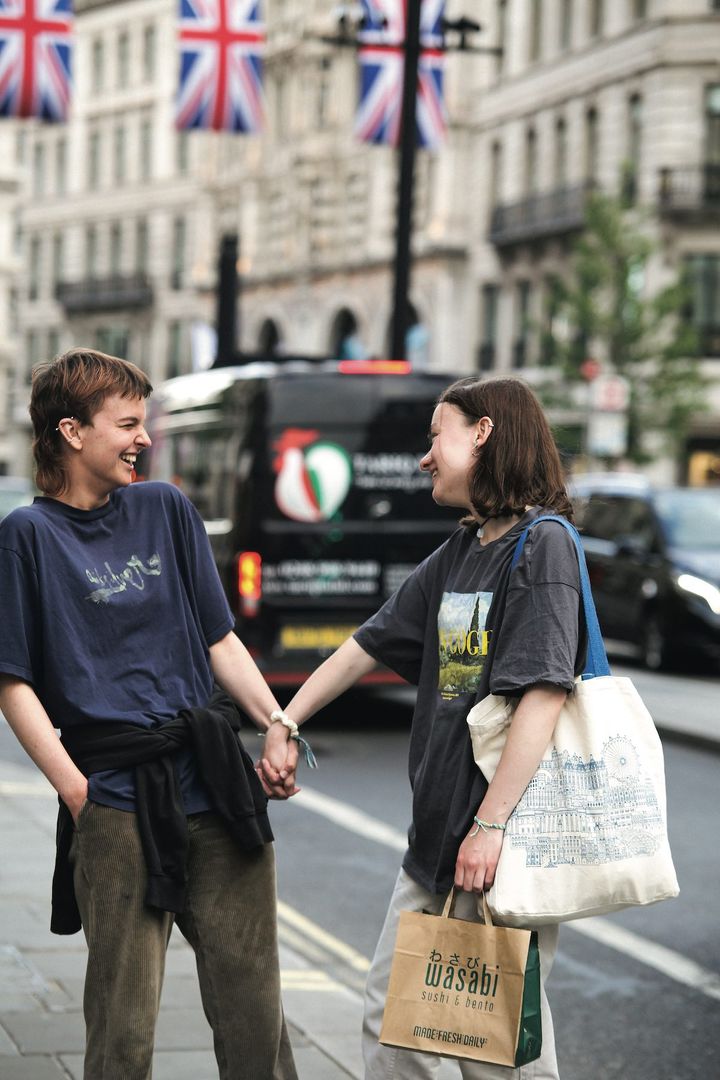 まだまだ大人気！ビッグシルエットのTシャツをスタイリッシュに着こなすコツ