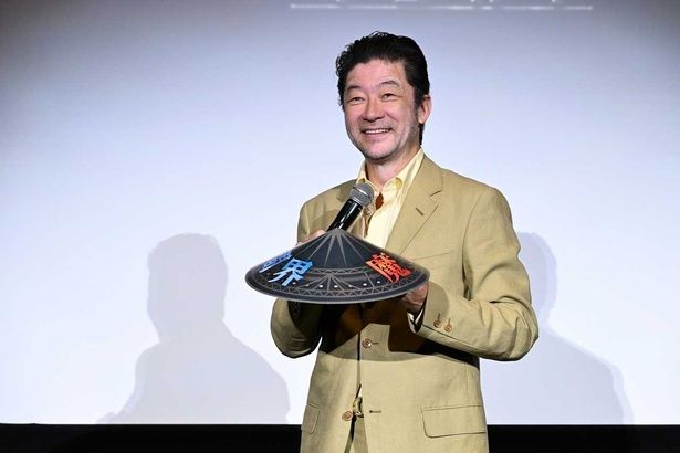 「意外と重要な役なんですよ、僕」と笑顔でコメント [c] 2026 Warner Bros. Ent. All rights reserved