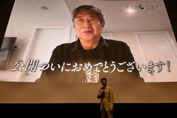 プロダクション・デザイナーの種田陽平からサプライズのビデオメッセージが！ [c] 2026 Warner Bros. Ent. All rights reserved