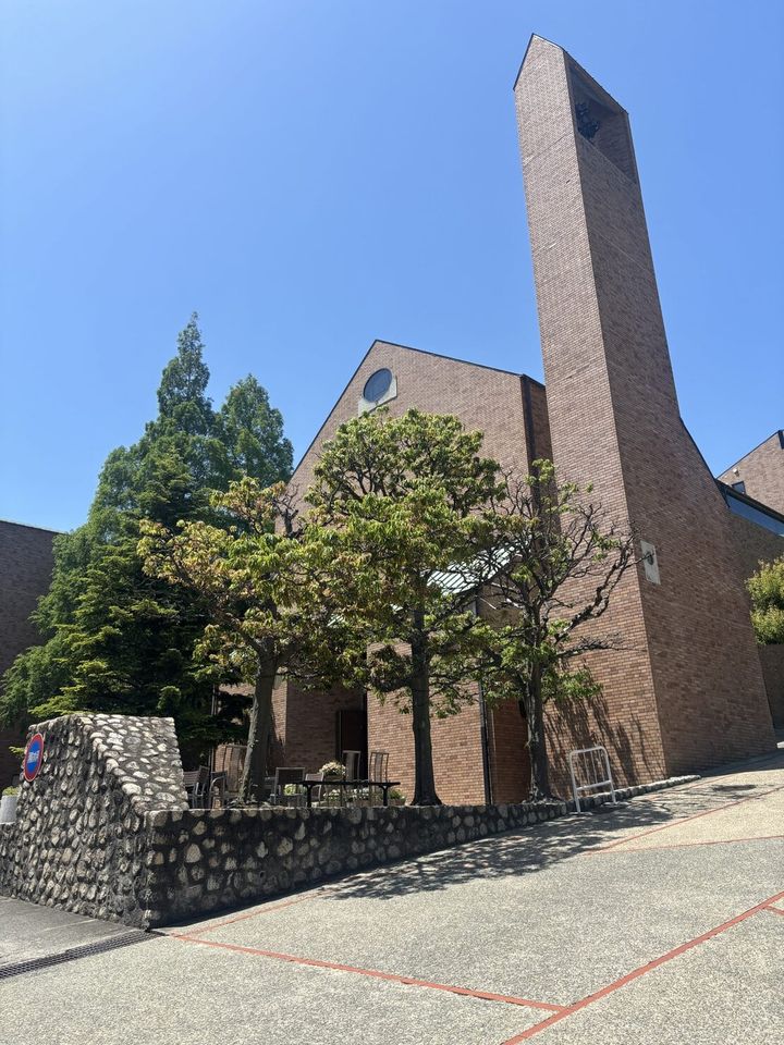神戸松蔭大学のチャペル外観