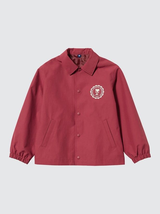 ワインの前面には「PEANUTS ATHLETIC DEPARTMENT 1950」のシール風ロゴ入り