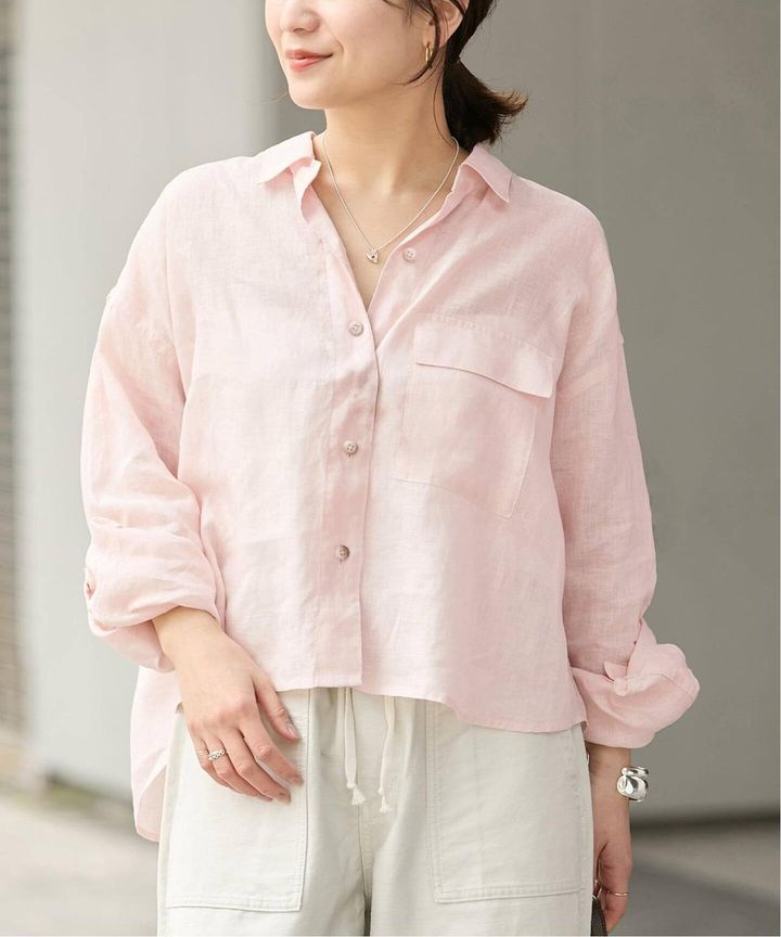画像: 「リネンレギュラーロールアップシャツ」￥14,300 出典：ジャーナル スタンダード