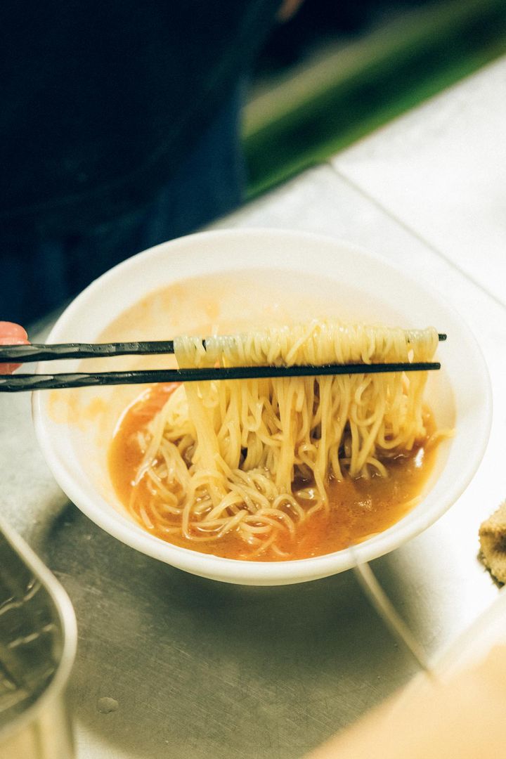 ラーメンを作る様子