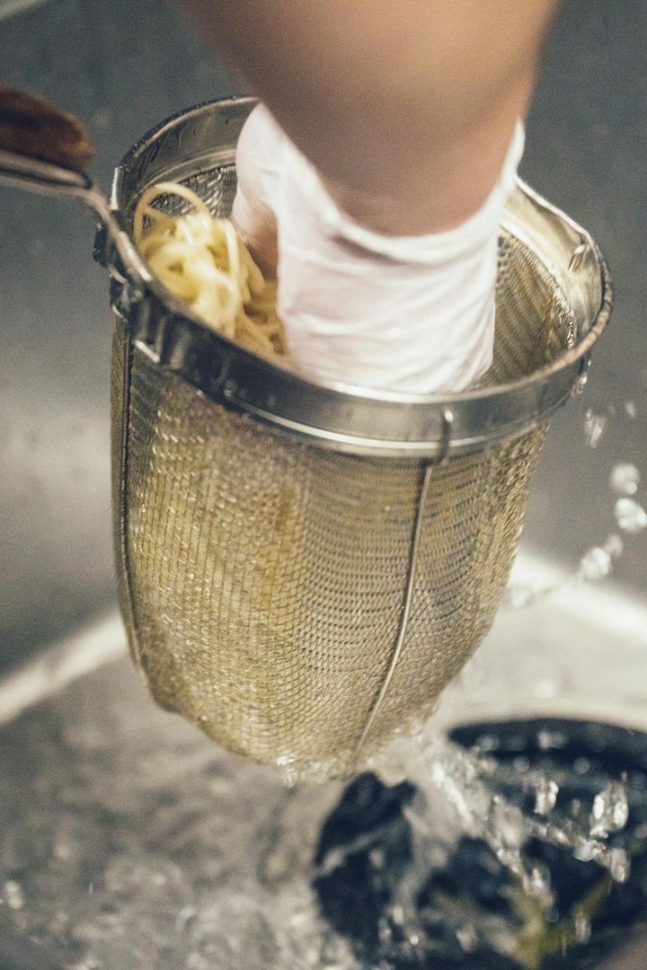 ラーメンを作る様子