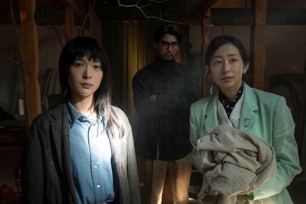 霊媒師の愛里は、亡霊を祓うために訪れた屋敷でおぞましい怪現象に巻き込まれていく [c]2025 Signal181, Inc. All rights reserved.