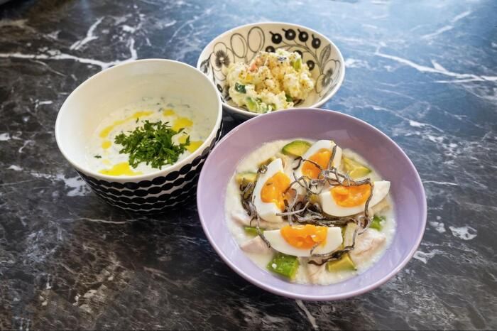 ヨーグルトに『塩』を入れるだけ！大人がワクワク＆食卓の主役級に。今すぐ試せる万能アレンジ3選♪ 