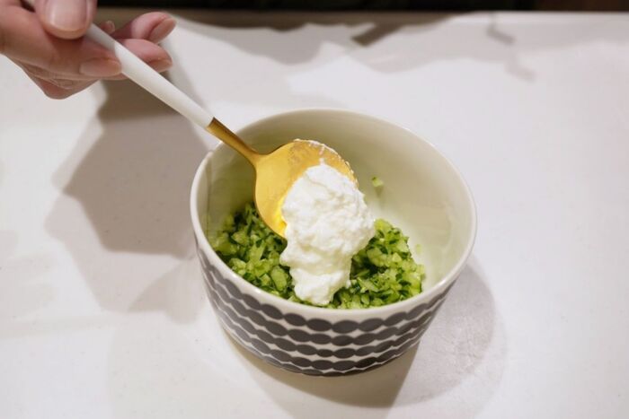ヨーグルトに『塩』を入れるだけ！大人がワクワク＆食卓の主役級に。今すぐ試せる万能アレンジ3選♪ 