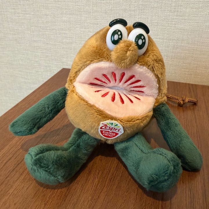 インレッドのキウイが予約なしで買えた！実物の赤色トートが可愛すぎ◎