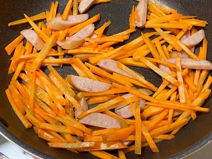 にんじんのナポリタン風炒め