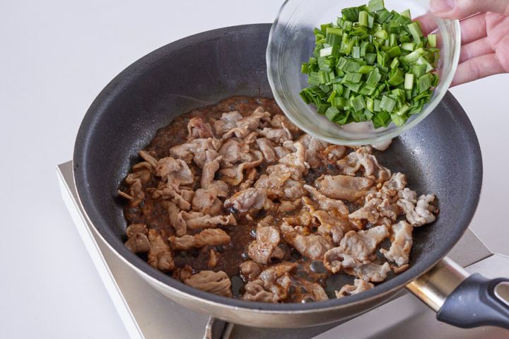 なすステーキ肉にらソース