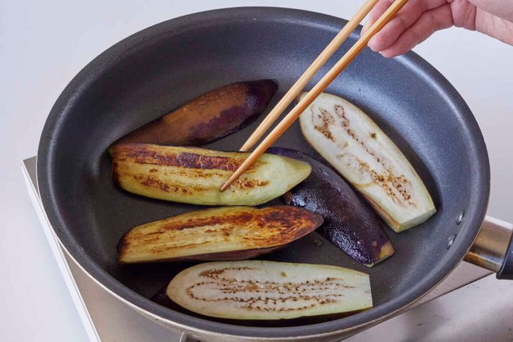 なすステーキ肉にらソース