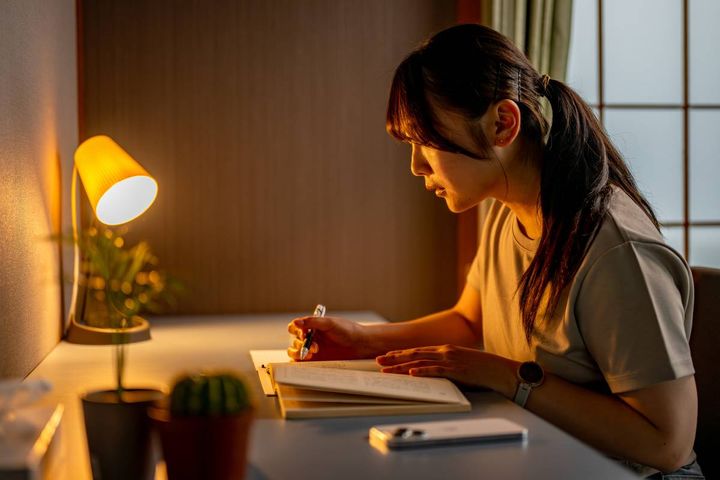 西 出世運 上がる デスク ランプ