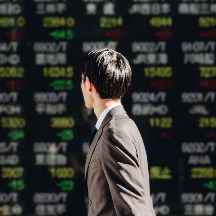 株価を確認する人
