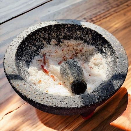 メキシコ産クラフトソルト「Sal de Aquí」にチャプリン塩とハイビスカス塩が新登場