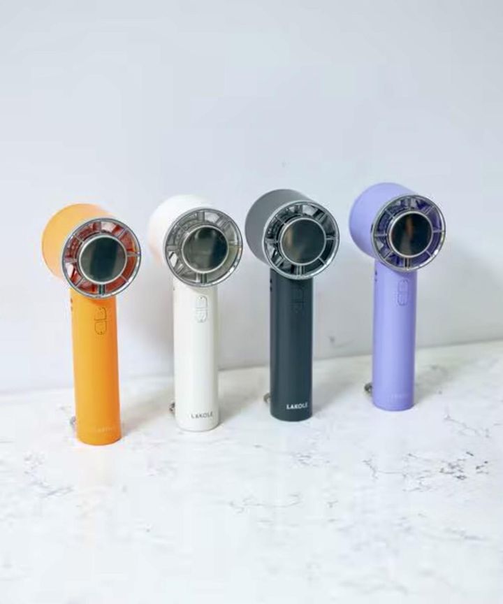 画像: 冷却プレート付きカラビナハンディペルチェファン（オレンジ、アイボリー、チャコール、パープル）各¥2,200 出典：ラコレ