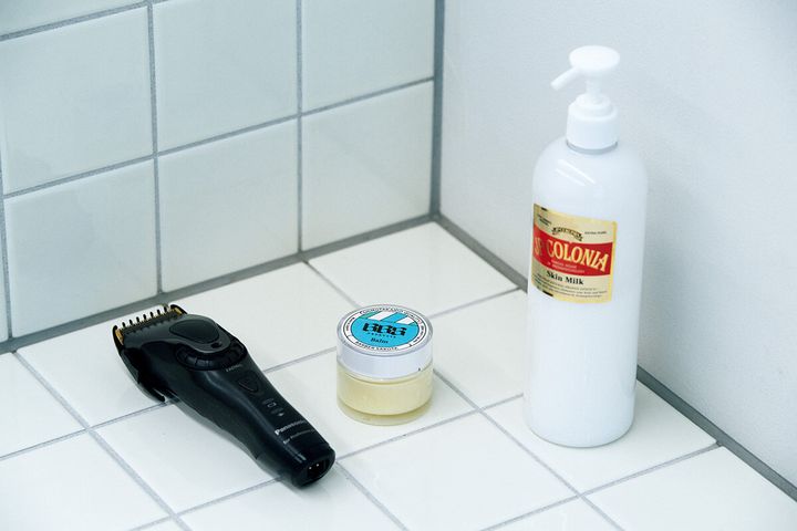 〈JPコロニア〉のスキンミルク、《BBSproducts Balm》のバーム、〈パナソニック〉のER‒GP86