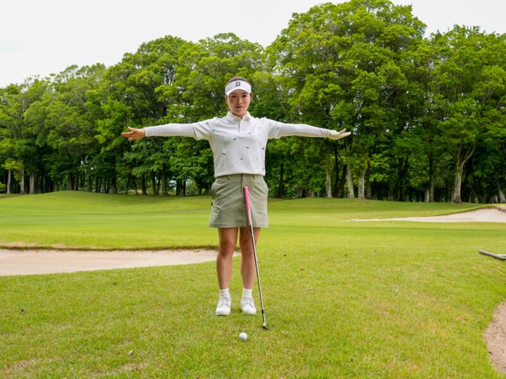 フェースにボールを乗せて打つコツ！アプローチの打ち方を女子プロが解説