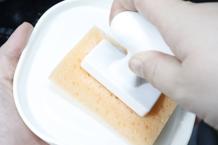 キッチンスポンジ用ハンドル 食器洗浄に使用
