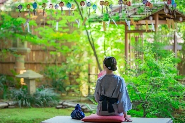 湯涼み処でくつろぐ様子