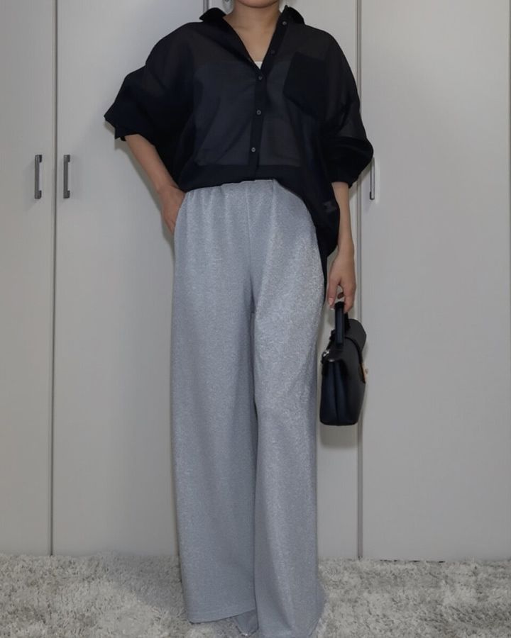 GU シアードルマンスリーブシャツQ シルバーラメパンツの旬顔モノトーンコーデ