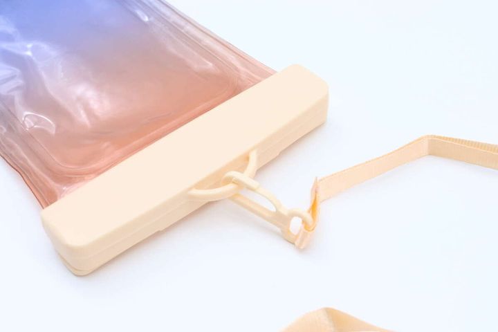 スマートフォン防水ケース（パープル） ストラップ