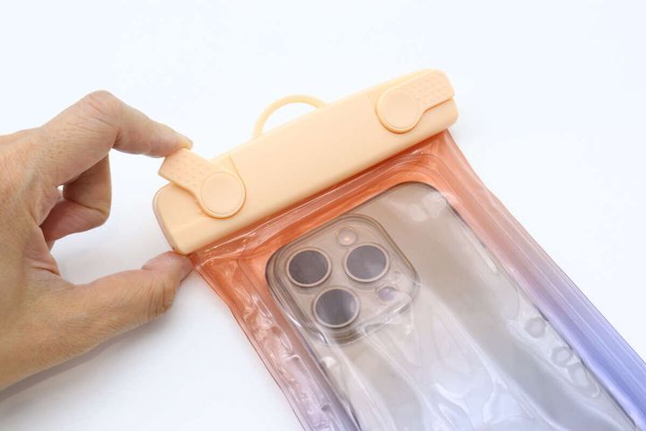 スマートフォン防水ケース（パープル） ロック