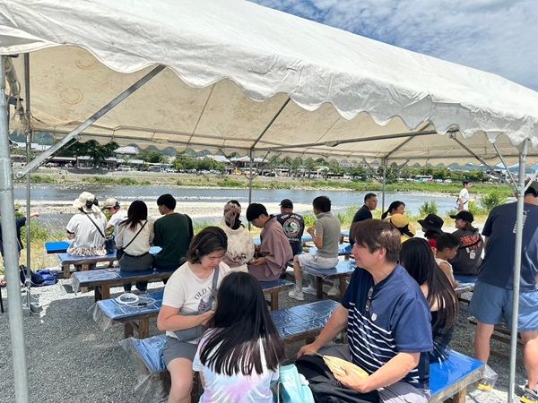【京都府京都市】夏の訪れを告げる鮎の塩焼き試食チャリティーイベント「嵐山若鮎祭」予約制で開催！