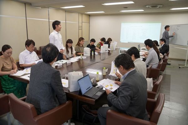 広島の百貨店・福屋が顧客や地元企業と共同開発した「うま糀らぁめん」を販売開始