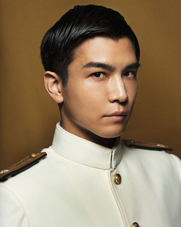 岩田剛典さんが演じる海軍少佐・村井和正。岩田さんの祖父は予科練に所属していたという