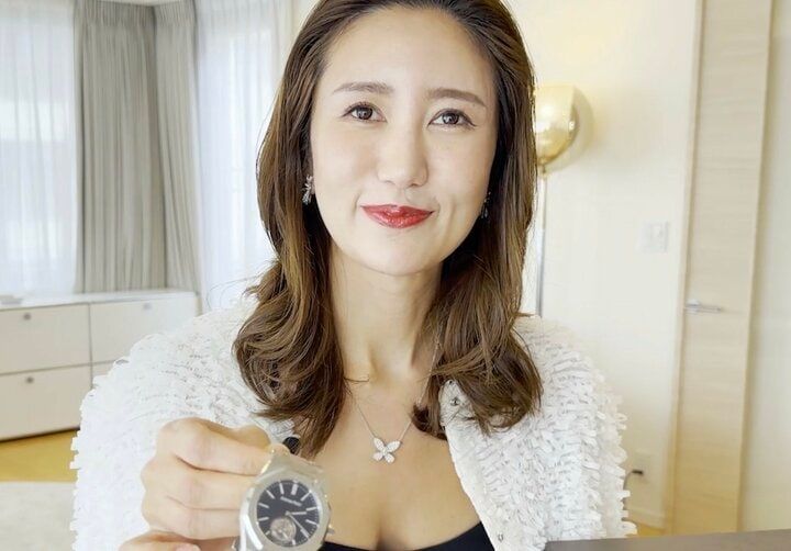 【写真・画像】港区パワーカップルのセレブ妻、総額2億円の高級腕時計を前に「これは盗まれても大丈夫なやつ」一軍・激レアコレクションを披露 1枚目