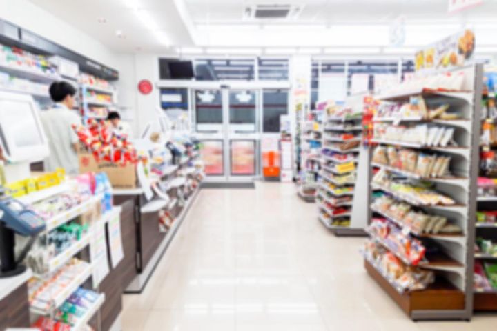 画像: コンビニで「温めて！ 袋分けて、早く！」急かす女性客 →「だったら」後ろの男性の一言で店内はシーン