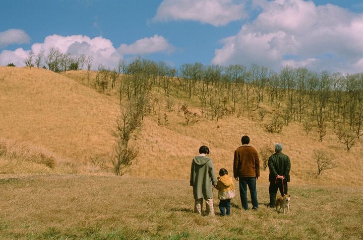柄本佑が語る“スマホ時代の家族の距離感”。主演映画『メモリィズ』に込めた思い