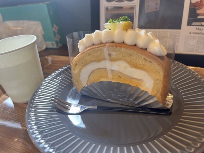3b Cafe はちみつレモンロールケーキ
